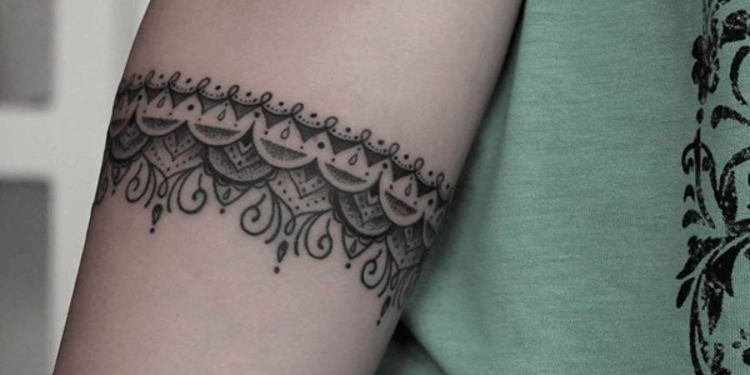 tatuagem corrente no braço