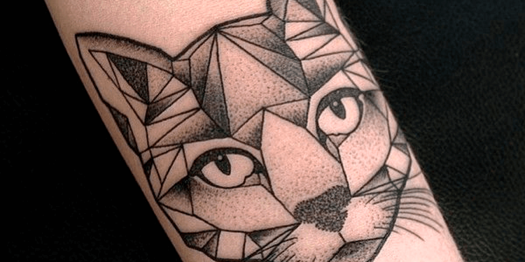tatuagem geométrica no braço