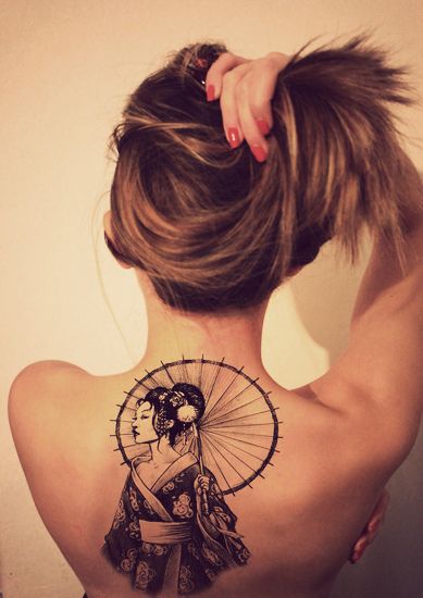 tatuagem de gueixa nas costas