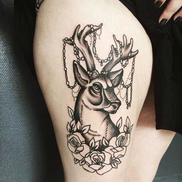 tatuagem feminina de animais na coxa