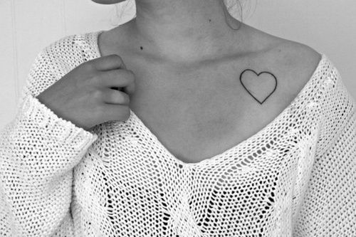 tatuagem feminina delicada de coração