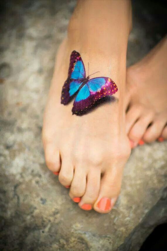 tatuagem feminina no pé de borboleta 2021