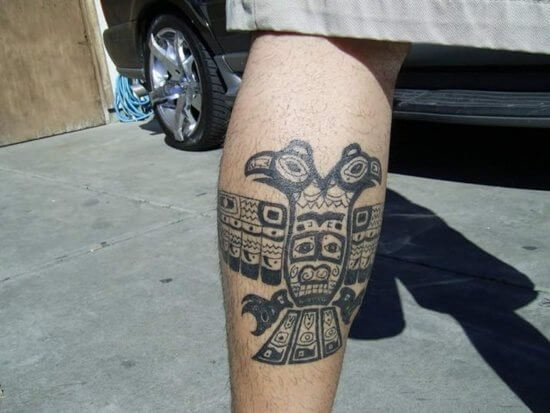 Tatuagem na perna de simbolismo