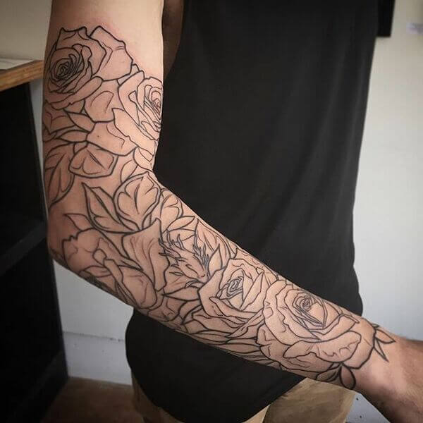 Tatuagem masculina no braço outline