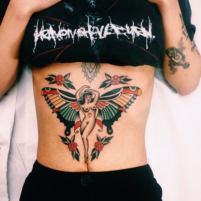 tatuagem new school feminina na barriga
