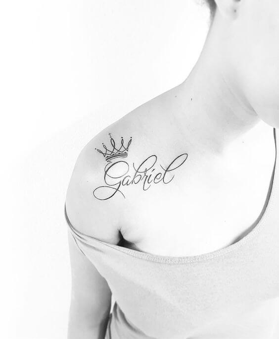 tatuagem no ombro de nomes próprios