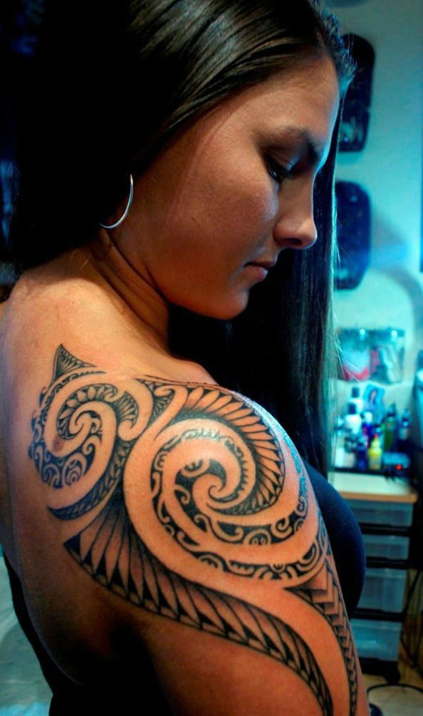 tatuagem no ombro tribal