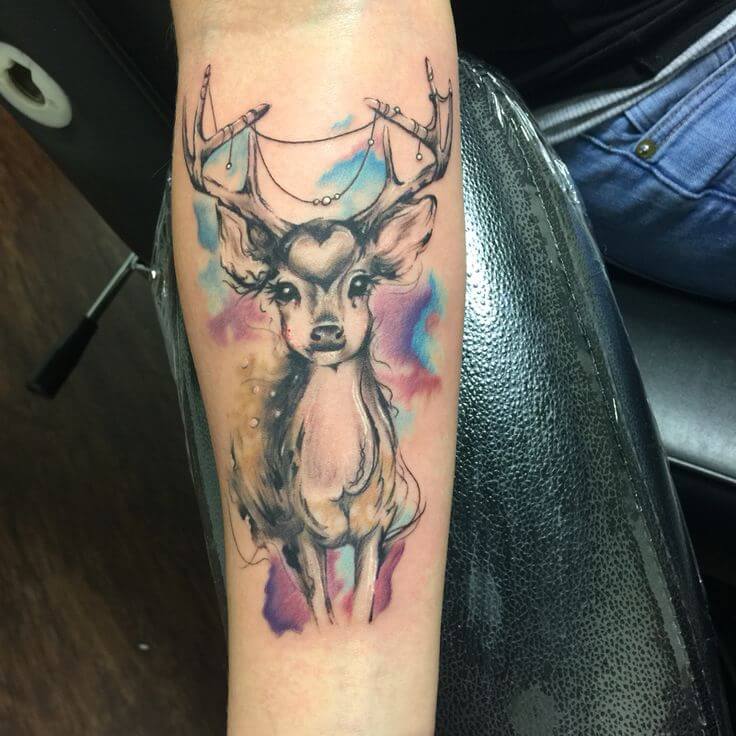 tatuagem feminina de cervo