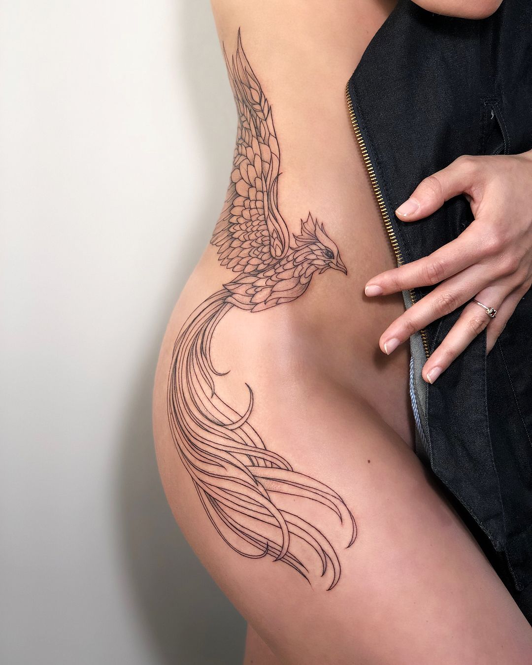 tatuagem feminina de fênix