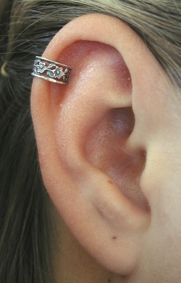 piercing na orelha helix