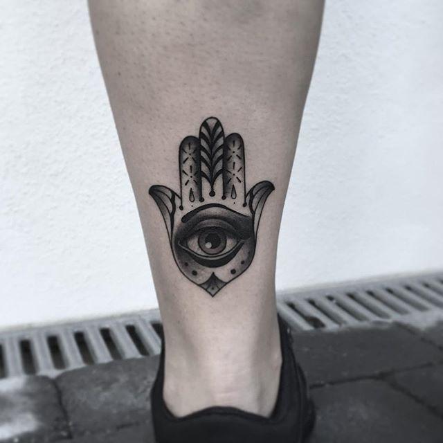 tatuagem masculina na perna