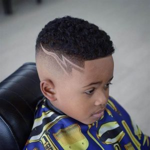 corte de cabelo infantil com risquinho masculino