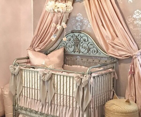 Decoração vintage de quarto de bebê