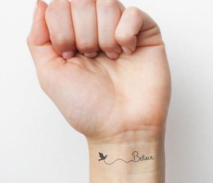 Ideias de Tatuagem no pulso minimalista