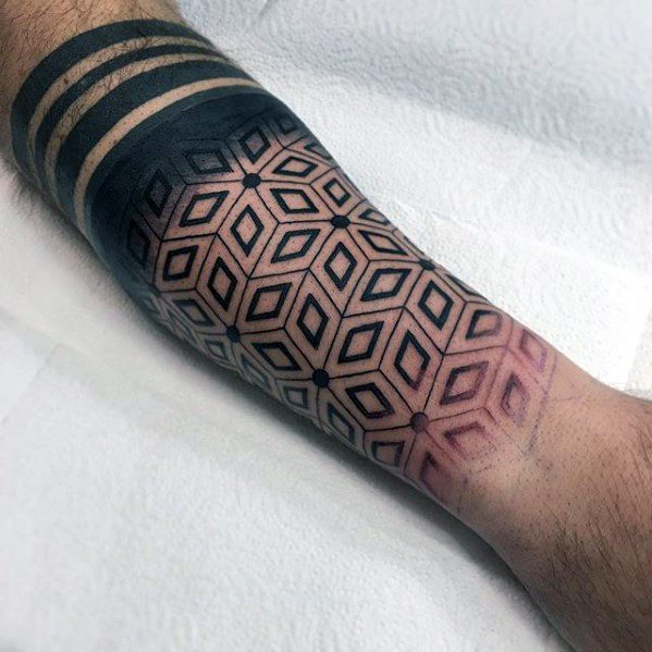 Tatuagens masculinas no braço geométricas 2021