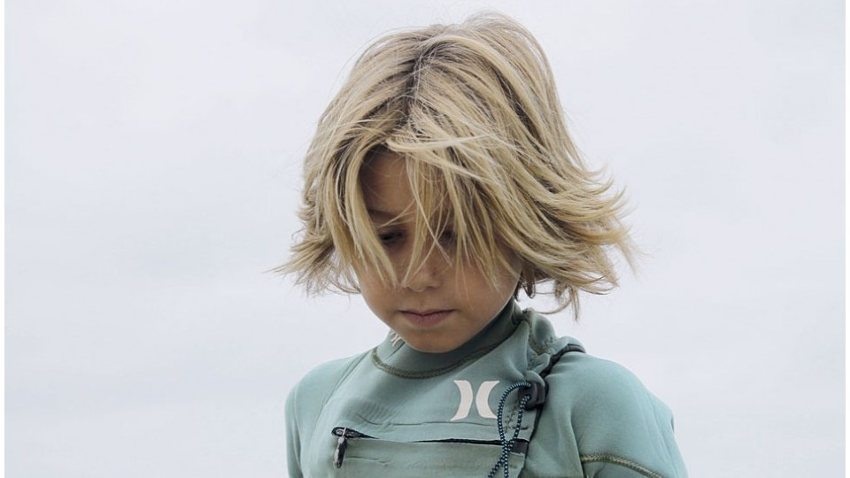 cabelo surfista para criança