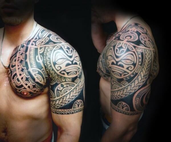 Tatuagem masculina no ombro tribal