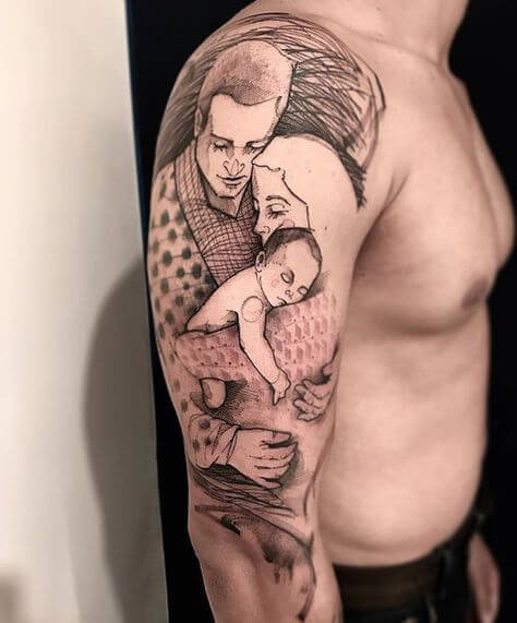 Tatuagem no ombro masculina de homenagem
