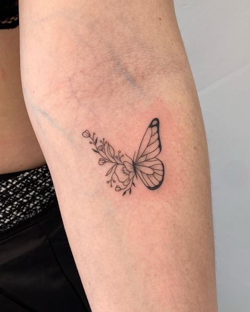borboletas e flores tattoo