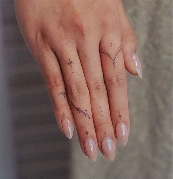 tatuagem dedos