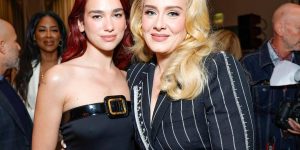 DIVAS Dua Lipa e Adele posam juntas em evento com looks 'de realeza'