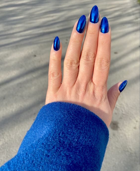 azul metalizado unhas