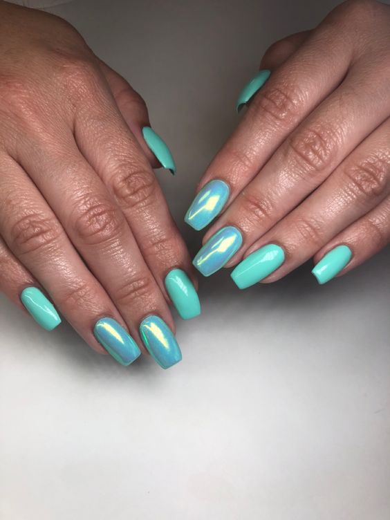 Azul-turquesa - Pinterest - cores de unhas decoradas abril
